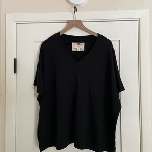 Cupio Black Short Sleeve Tee V-Neck